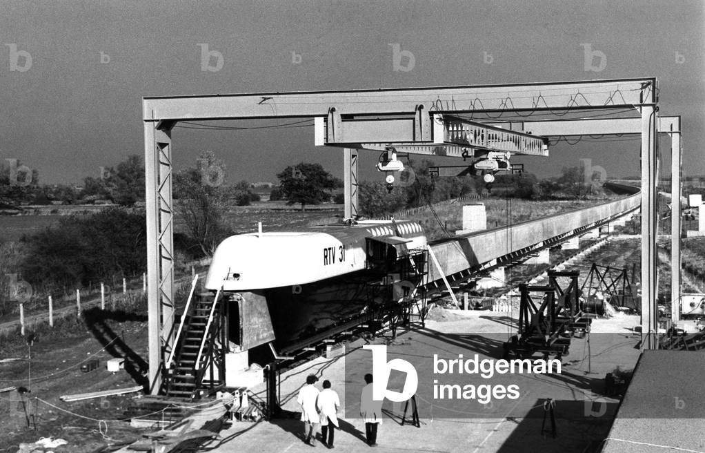 Britain's first hovertrain is set up on it's track at Earth, near Cambridge, on 4th November 1971 (b/w photo)