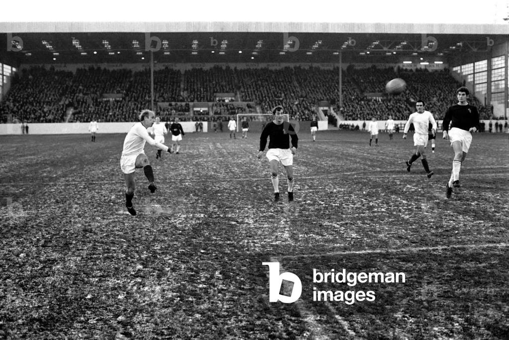 Burnley v. Manchester United. Nobby Stiles of MC United seen in action during his first game after two cartilage operations. December 1969 (photo)