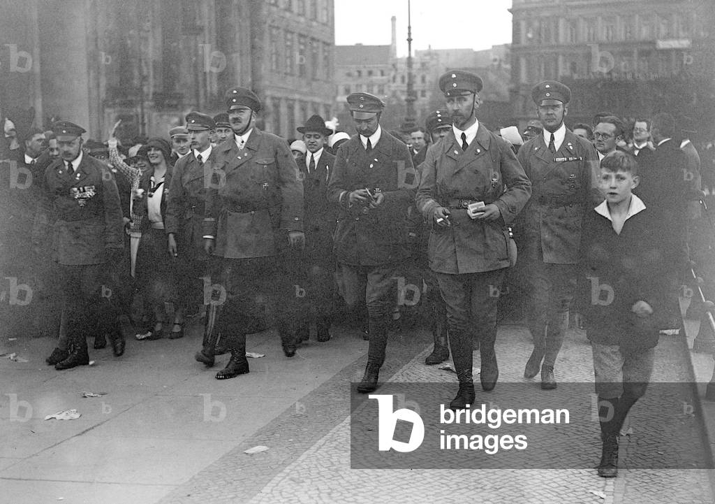 About 80 000 members of the World War One veterans paramilitary group 