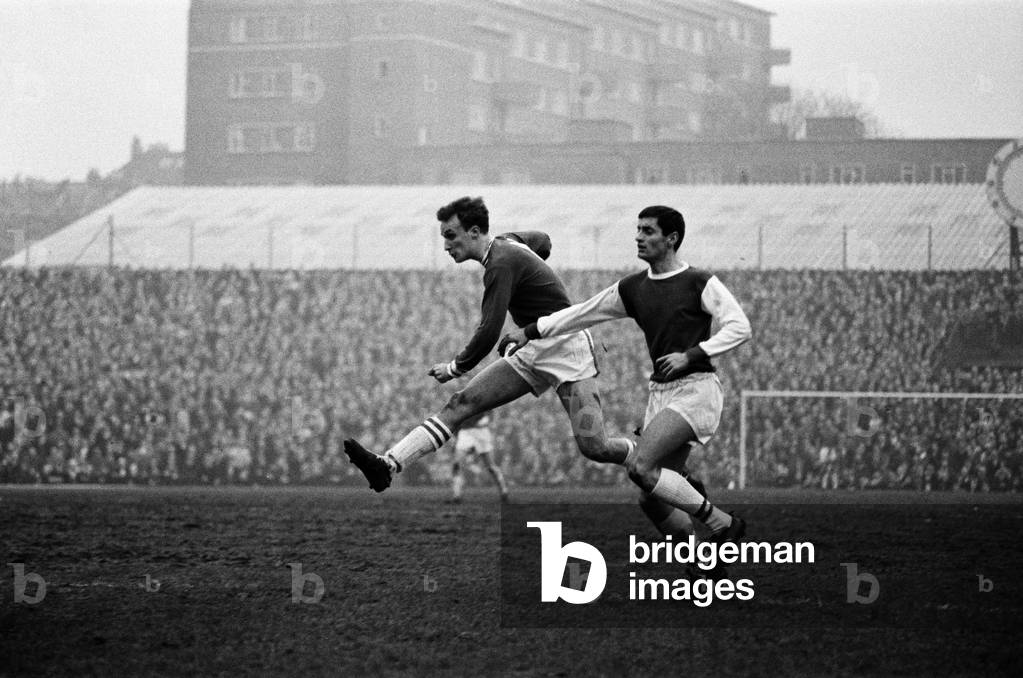 English League Division One match at Highbury. Arsenal 4 v Leicester City 3. Leicester's Mike Stringfellow beats Arsenal's Frank McLintock but shoots wide of the goal. 23rd January 1965 (photo)