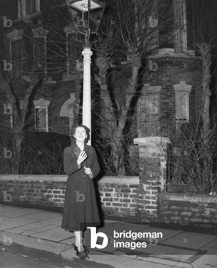 Street singer sponsored by News of the World, 1952 (b/w photo)