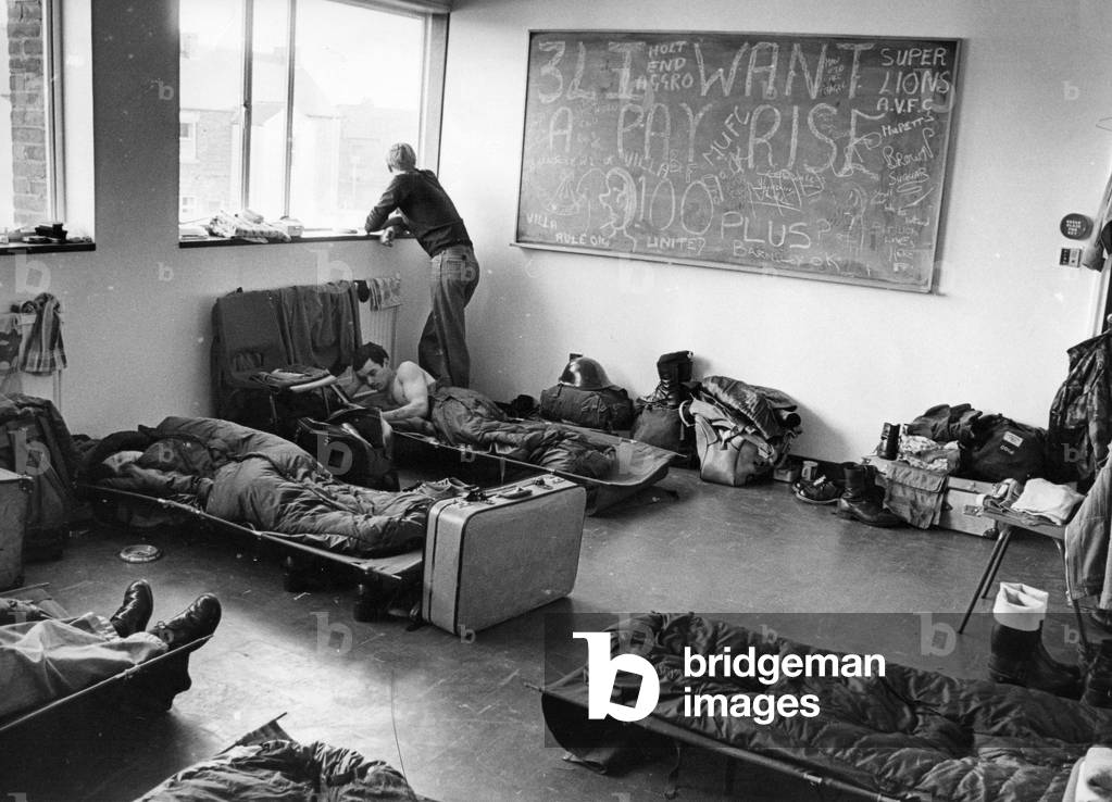 Army personnel take over the duties of the firefighter during the firemen's strike, 1977 (b/w photo)