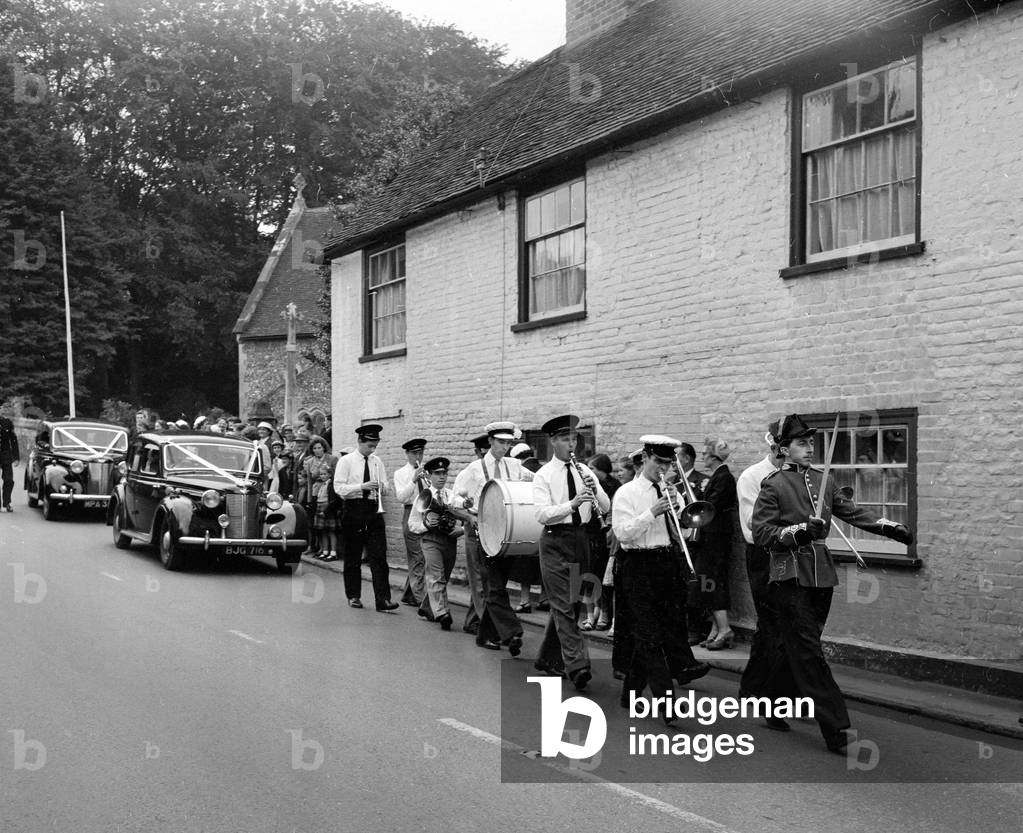 Wedding of William Albert Cooper and Maureen Ovenden at St. Peters church in the village of Bridge, Kent, June 1958 (b/w photo)