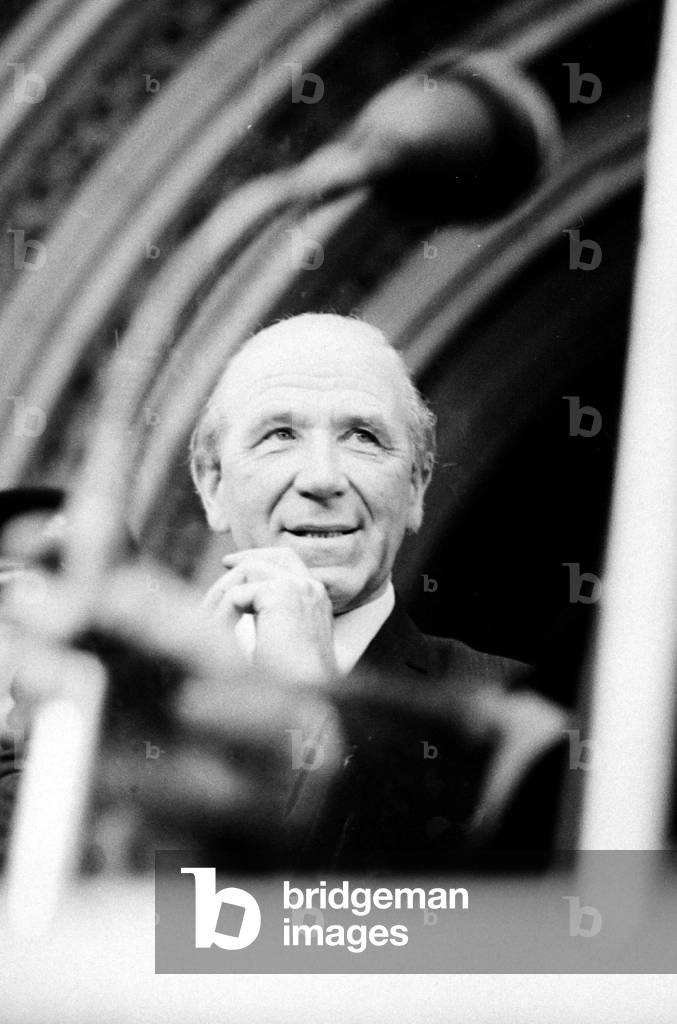 Manchester United Football Team return after winning the European Cup - Matt Busby talks to the crowd of 250,000 outside Manchester town hallJune 1968 (photo)