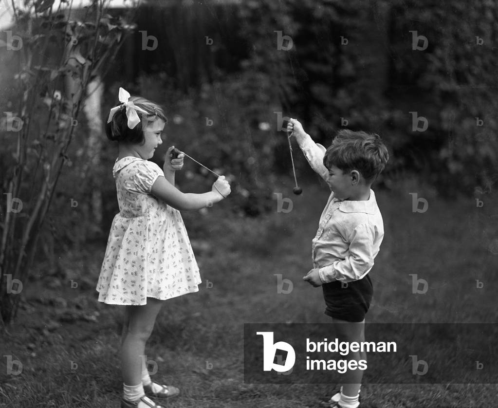 Alfieri. Children playing conkers.
8th October 1933