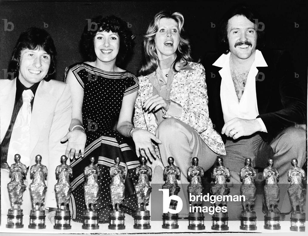 Brotherhood of man pop group with awards, 12/05/1977 (b/w photo)