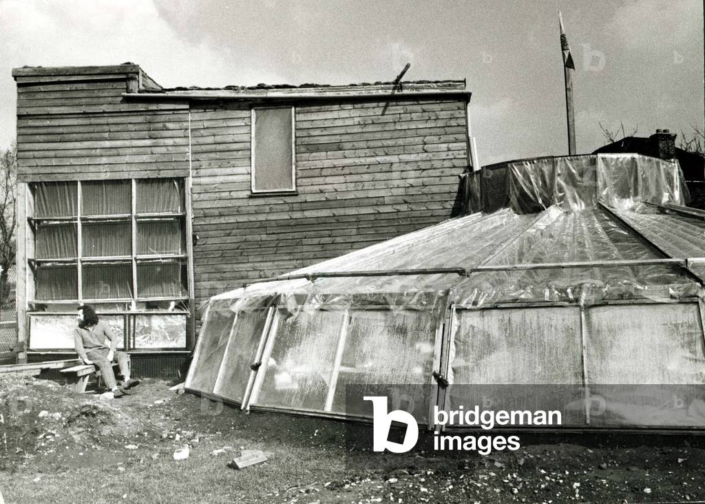 Unusual House March 1973 27 years old Graham Caine who is building the natural home at Street farm house Eltham Kent, is relying on natural resources for heat water and food, 1973 (b/w photo)