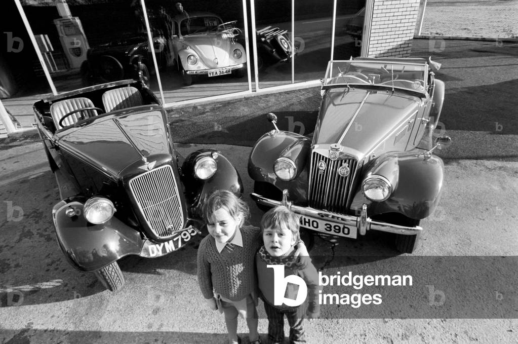Children with Vintage Cars, Austin and M.G, 22nd January 1975 75-00391
