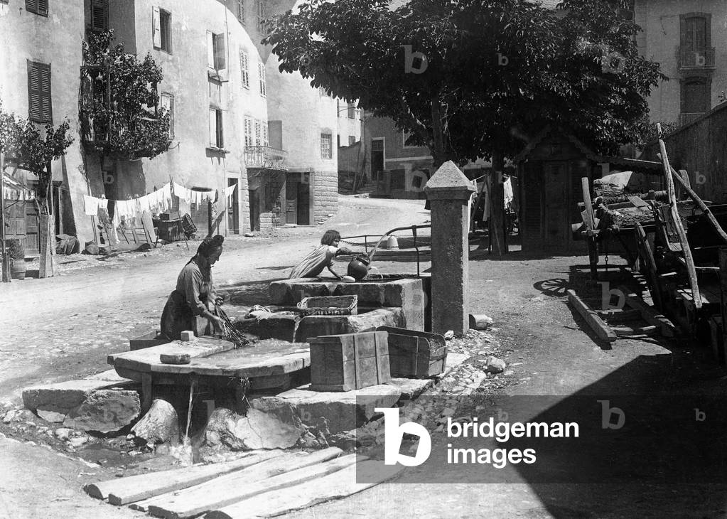 Alfieri Snr. Washing in the street, Gullistre, France, 1st June 1922