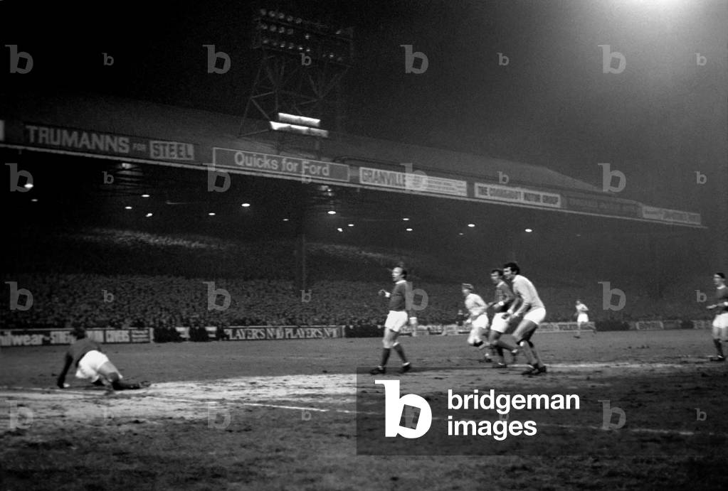 Sport. Football, League Cup Semi Final 1st leg Manchester City 2 v. Manchester United. Action from the match. December 1969 (photo)