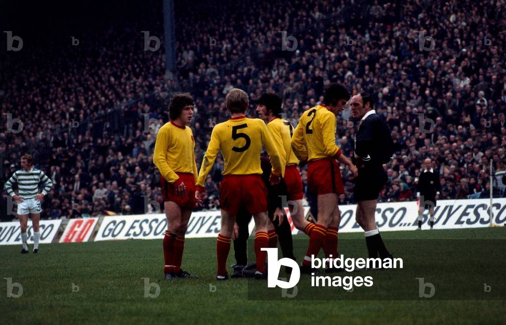 1971 Scottish league Cup Final at Hampden Park. Celtic 1 v Patrick Thistle 4 Referee WJ Mullan speaks to Patrick's John Hansen as teammates Ronnie Glavin, Jackie Campbell and Denis McQuade look on, 23rd October 1971 (b/w photo)