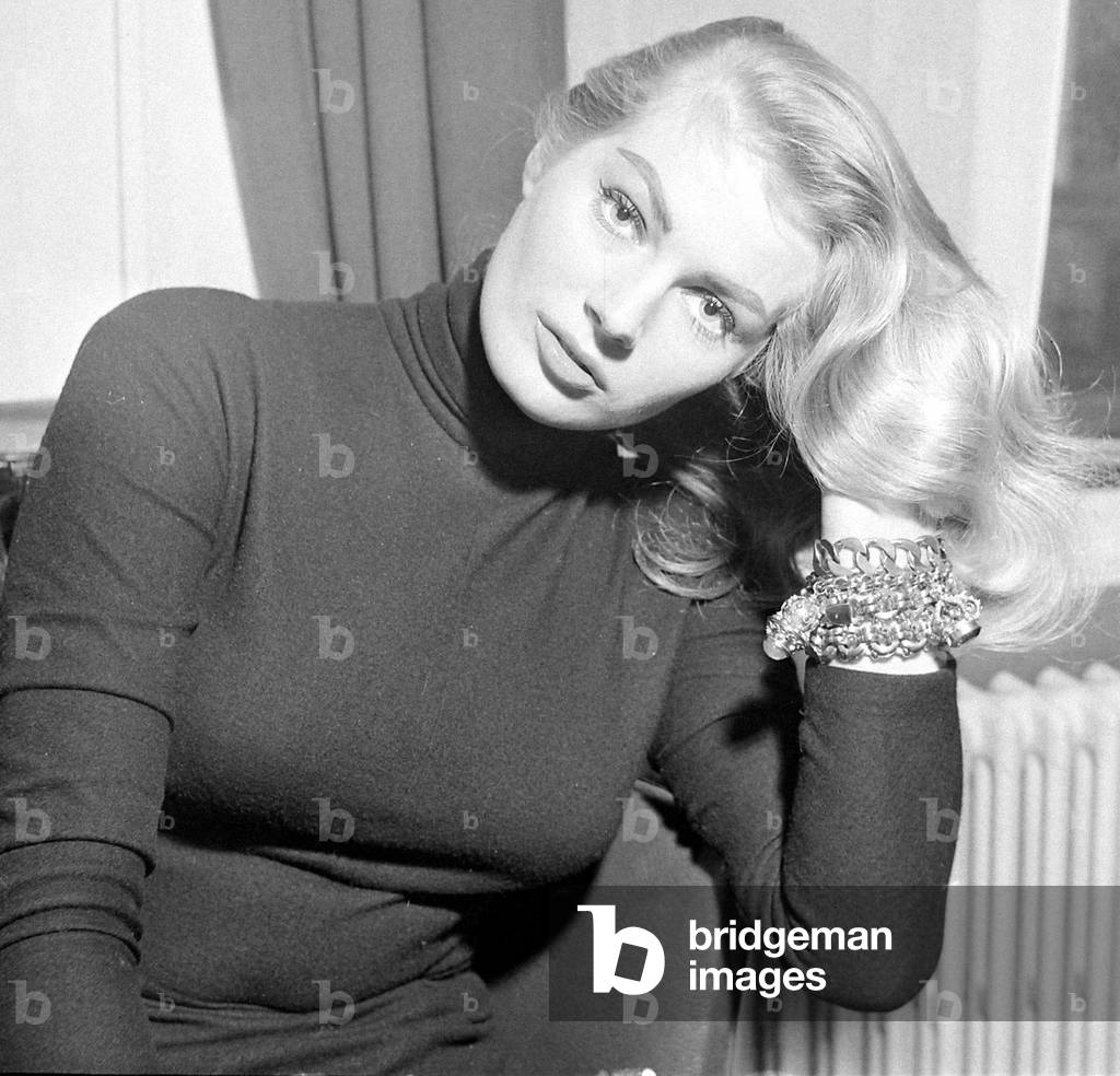 Actress Anita Ekberg seen here during a Daily Mirror photo shoot in her hotel room were she met Mirror entertainment report Donald Zec. November 1955 (b/w photo)