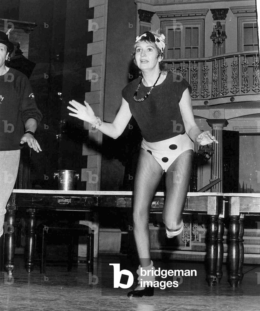 Actress Sue Pollard learning to dance, 14th January 1986 (b/w photo)
