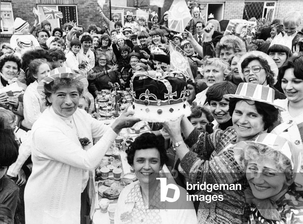 Queen Elizabeth II - North East Leg of The Jubilee Tour, 1977 (b/w photo)