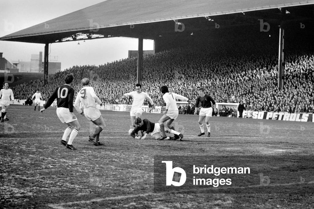 Sport. Football: Burnley v. Man United. November 1969 (photo)