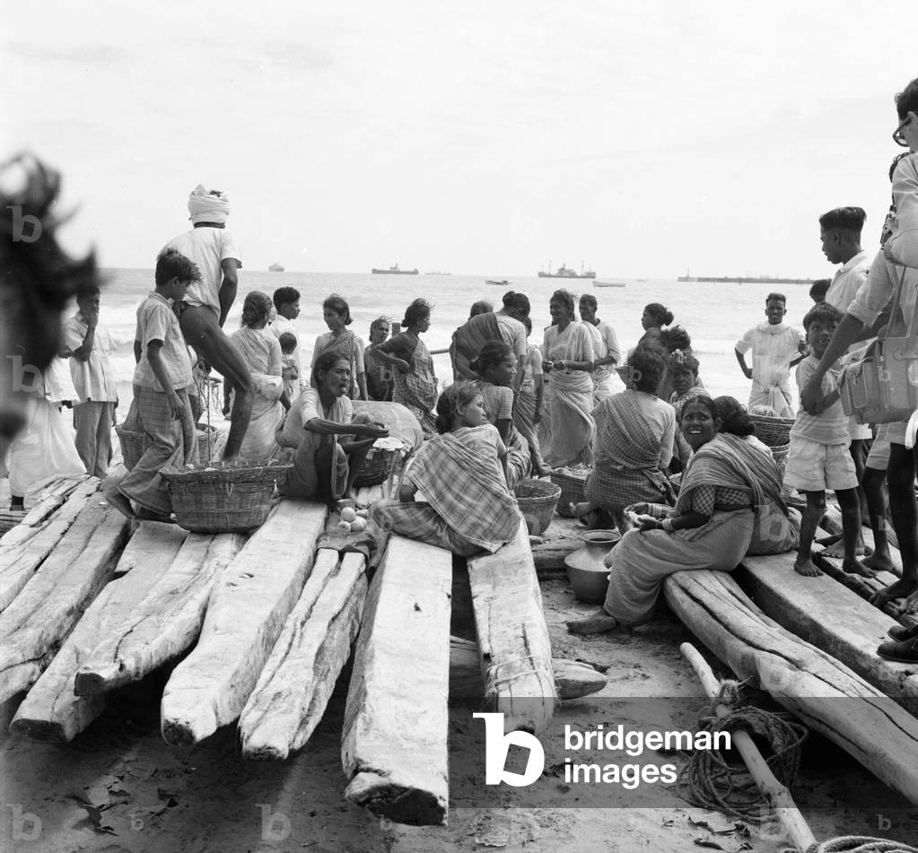 Fishermen and beachcombers gather on Chowpatty beach Bombay, February 1961 (b/w photo)
