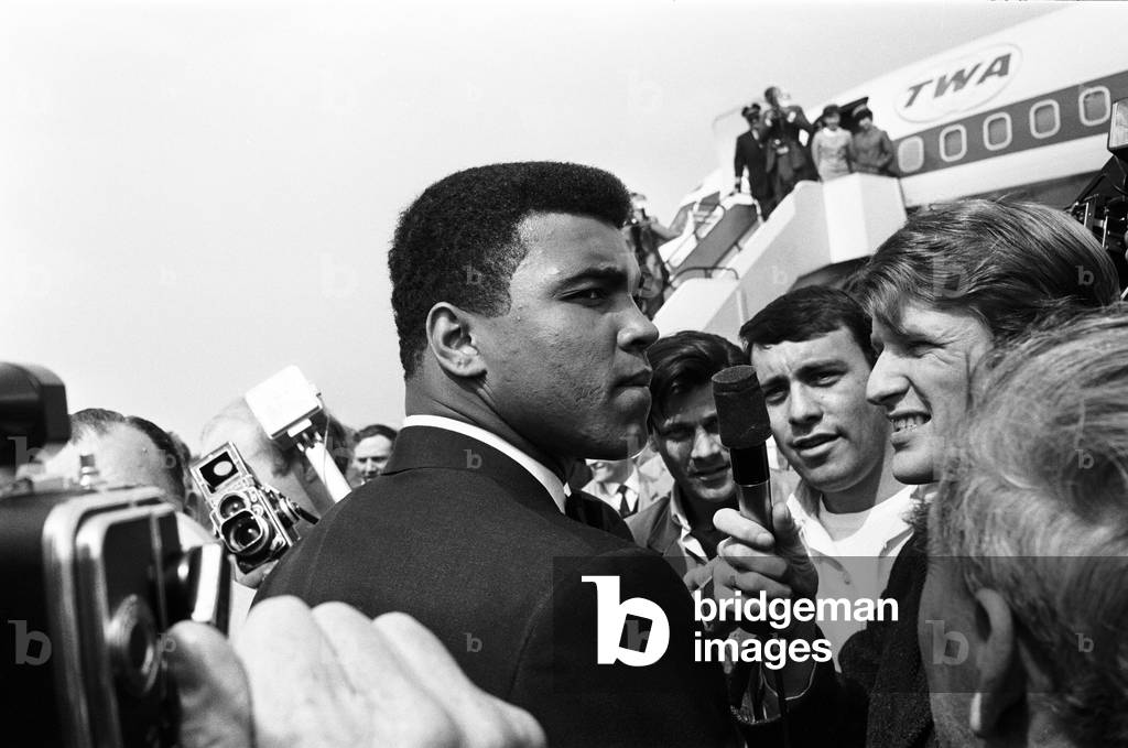 Cassius Clay Muhammad Ali) arrives in England ahead of his rematch with Henry Cooper.
Circa May 1966