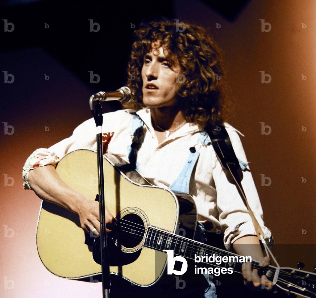 Roger Daltrey seen here performing solo during rehearsals for the BBC television programme Top of the Pops, 1973 (b/w photo)