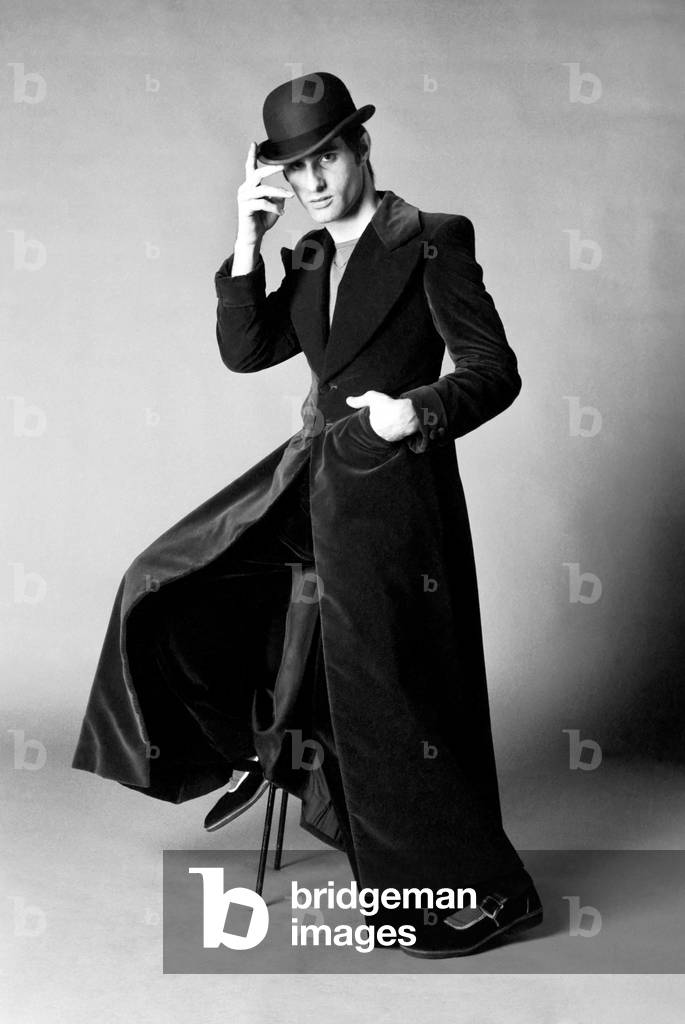 Steve Harley lead singer with the band Cockney Rebel March 1975 (b/w photo)