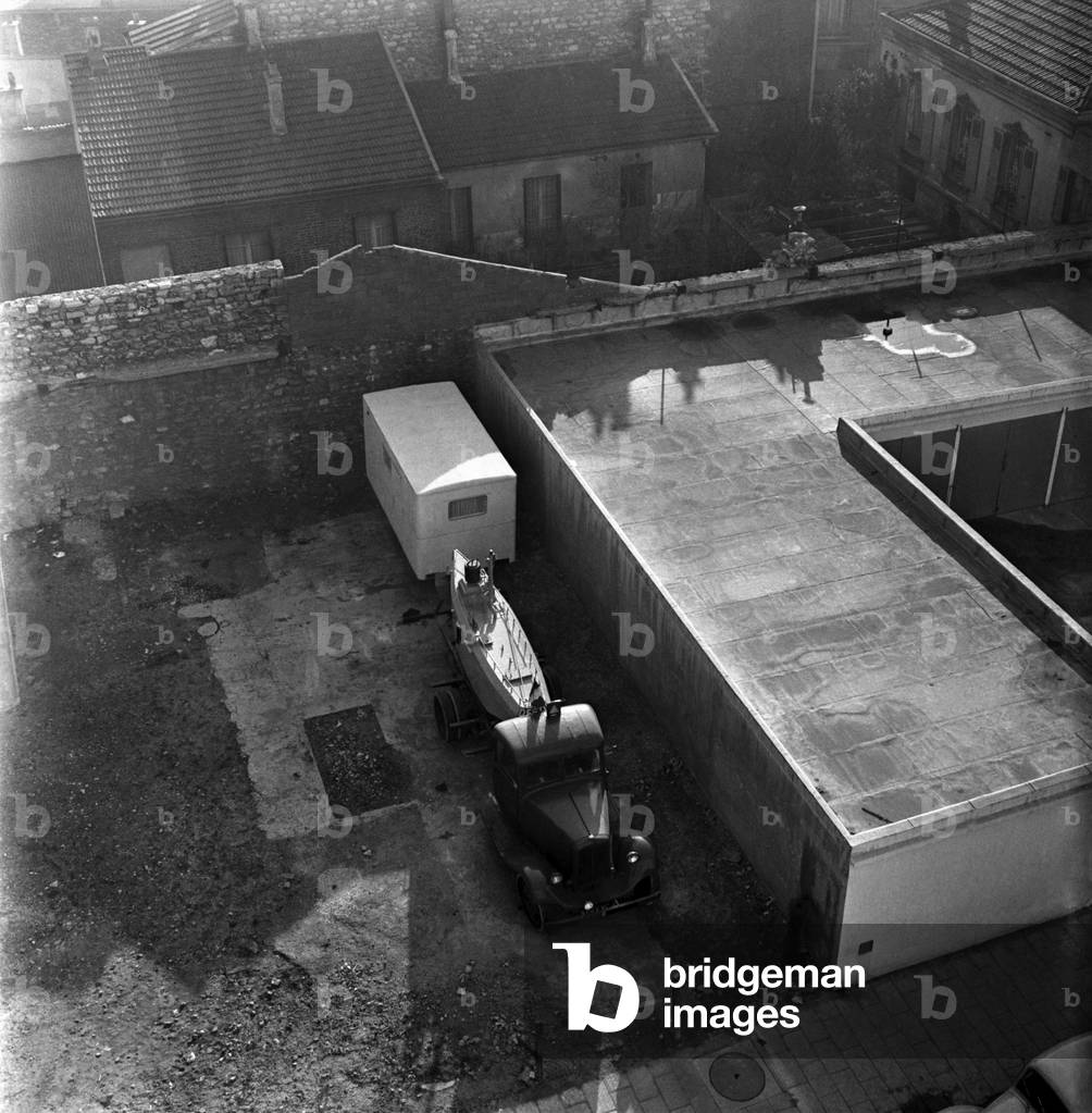 A Submarine in a Backyard. One day a Frenchman in Paris Monsieur Jean Rousseau 50 a mechanic in some General Engineering enterprises invented a under water life saving apparatus. December 1953