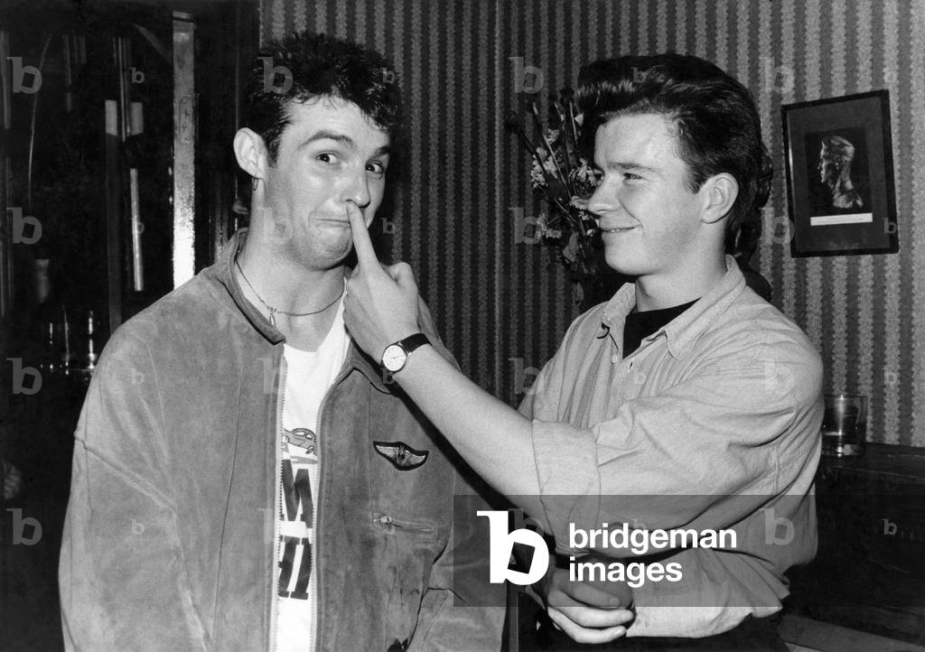 Rick Astley with Wet Wet Wet singer Marti Pellow in the Limelight. September 1987 P017187