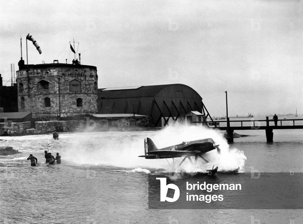 Schneider Trophy Race, Plane taxiing on the water
September 1931