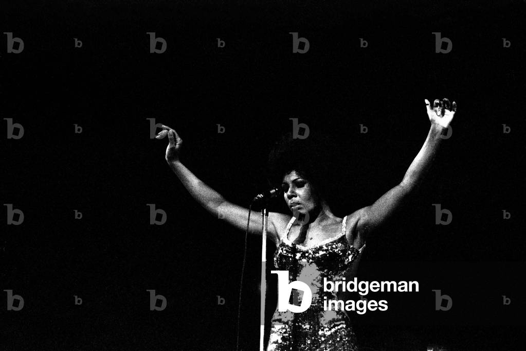 Shirley Bassey performing on stage in concert at Newcastle City Hall, 30th April 1971