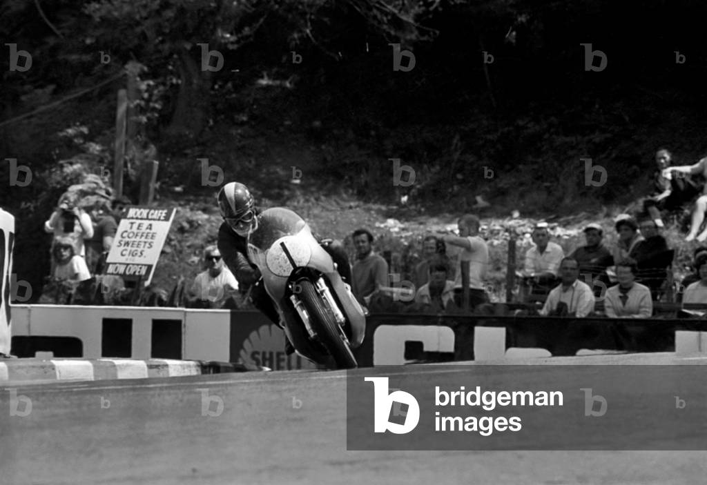 Sport Motorcycling: Isle of man TT Racing Production 250CC Class. Kel Carruthers on his way to victory on his Benelli Bike. June 1969