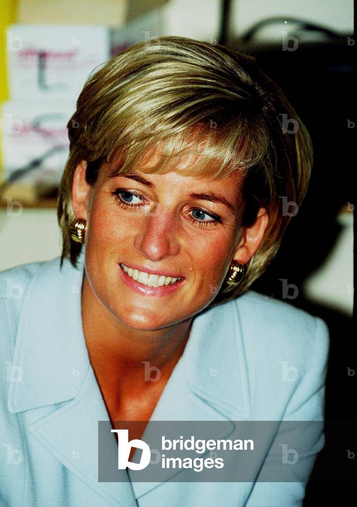 Princess Diana at the Royal Brompton Hospital where she was there to highlight the fact that it was cystic fibrosis week, 15th April 1997 (photo)