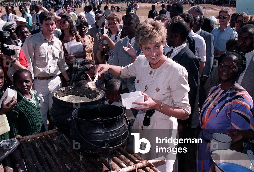 Princess Diana serves food to children in Zimbabwe July 1993
whilst on a humanitarian mission for the Red cross