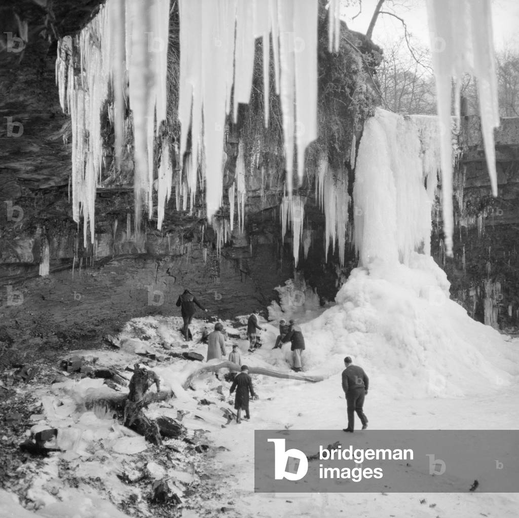 Pictures of the Lady Falls, Afon Pyrddin, Wales, frozen solid, 13th January 1963 (b/w photo)