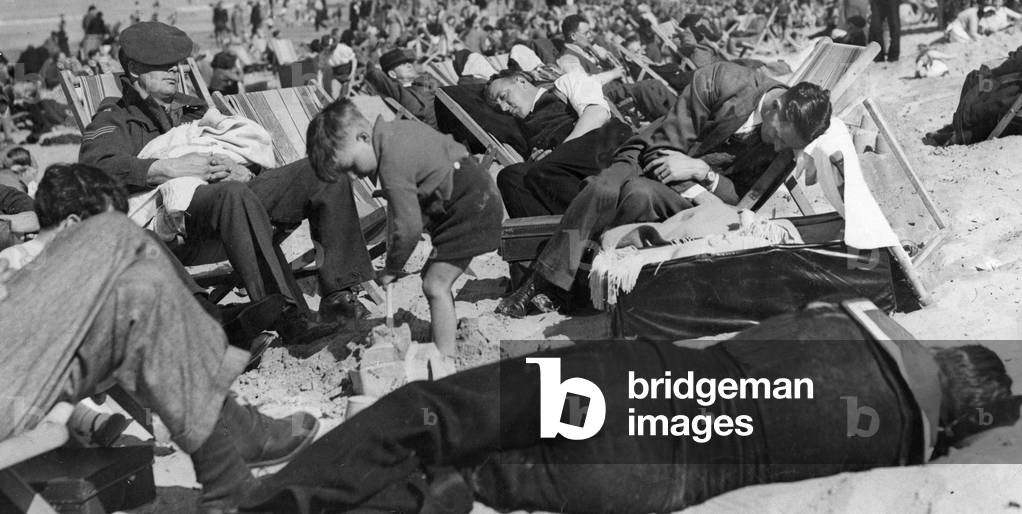 Lazy summer days.
The midday sun sends holidaymakers to sleep on Margate Beach. However one youngster continues to build his sandcastles whilst everbody else has 40 winks.
August 1946