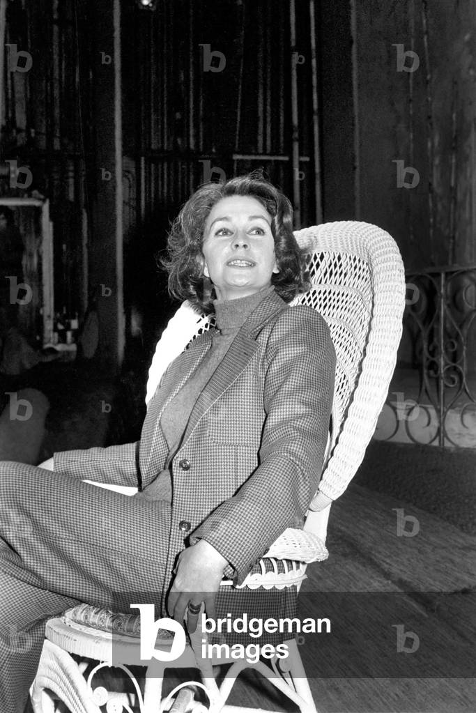 Jean Simmons at the Adelphi Theatre, April 1975 (b/w photo)