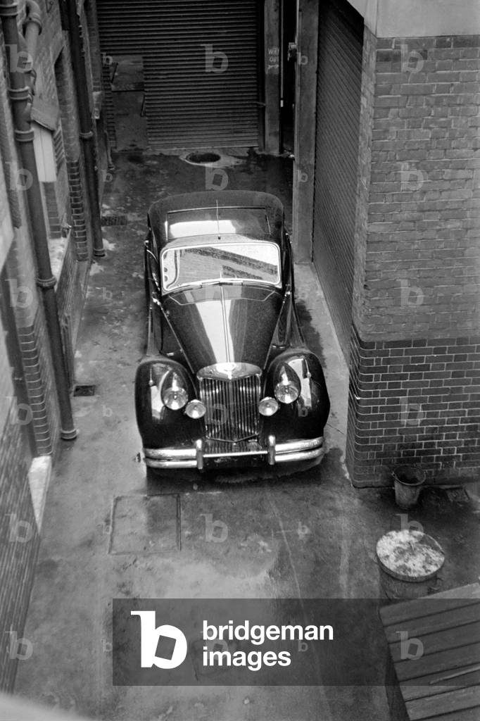 Jaguar 2.5 Litre Saloon this car was used in a hold up at Sudbury, Harrow. September 1952 C4343