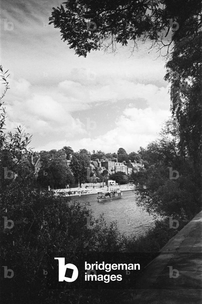Scenes along the River Thames in Richmond, Greater London, c. 1945 (b/w photo)