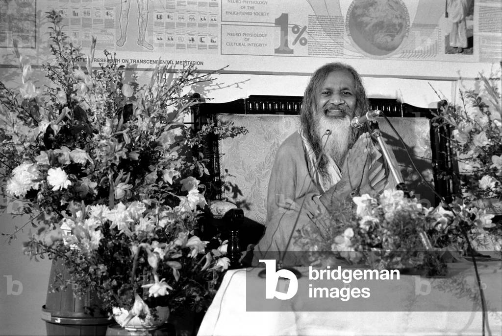 Maharishi is back in Town, March 1975 (b/w photo)