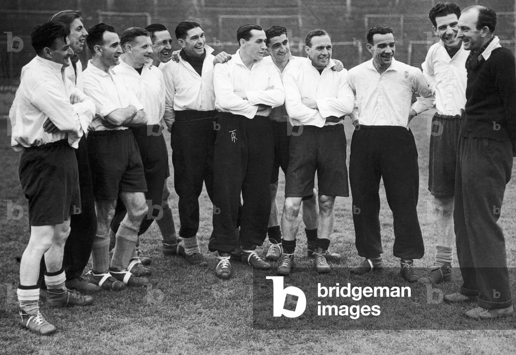 Fulham FC Team at Craven Cottage. L-R: Thomas, Quested, Stevens, Wallbanks, Bewley, Taylor, Thomas, Bacuzzi, Beasley, Freeman, Flack, manager Eddie Perry. 30th March 1949 (photo)