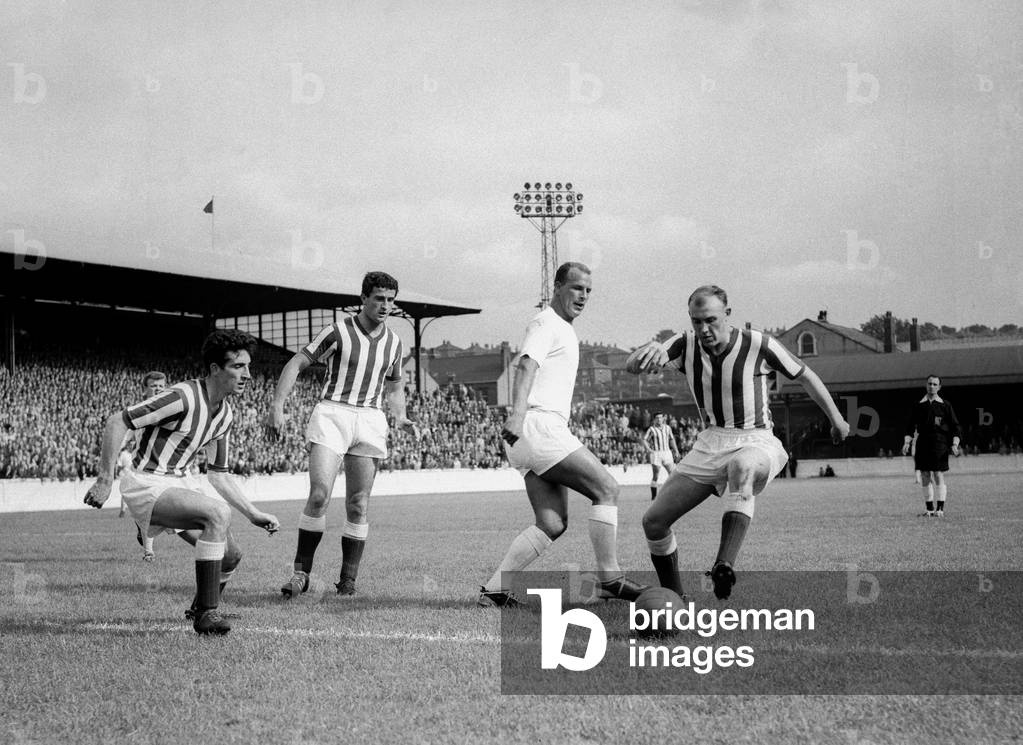 English League Division Two match at Elland Road. Leeds United 1 v Sunderland 0. Leeds' John Charles surrounded by three Sunderland players Jimmy McNab, Charlie Hurley and Cecil Irwin. 25th August 1962 (photo)