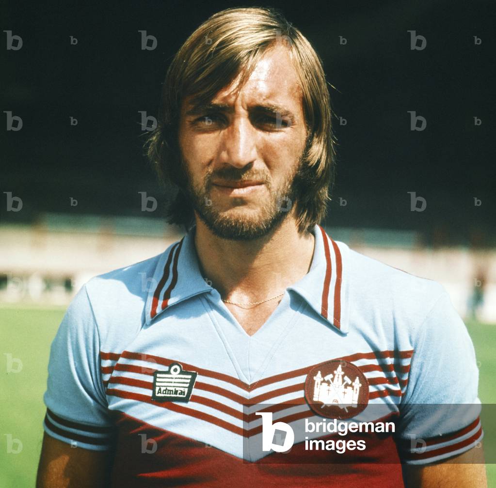 West Ham United pre season photocall. Billy Bonds. August 1976 (photo)