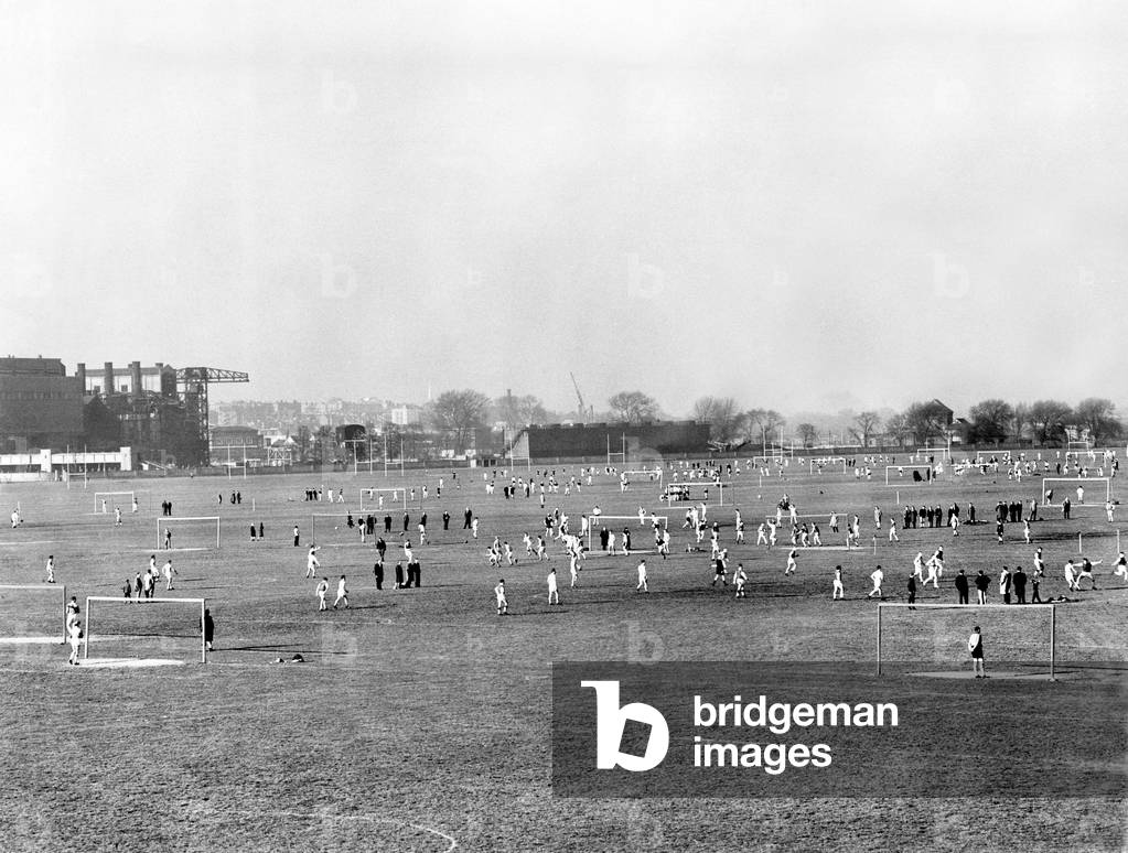 Some of the 111 football games played at Hackney Marshes, London on Sunday, January 28th, 1962. There were 2442 players and 333 referees and linesmen (photo)