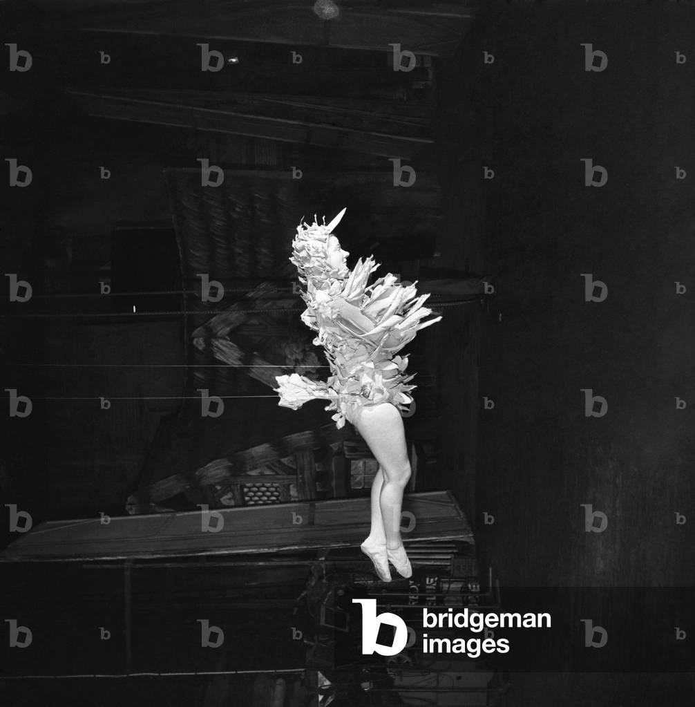 Pat Morris, Prima ballerina in flying ballet in 