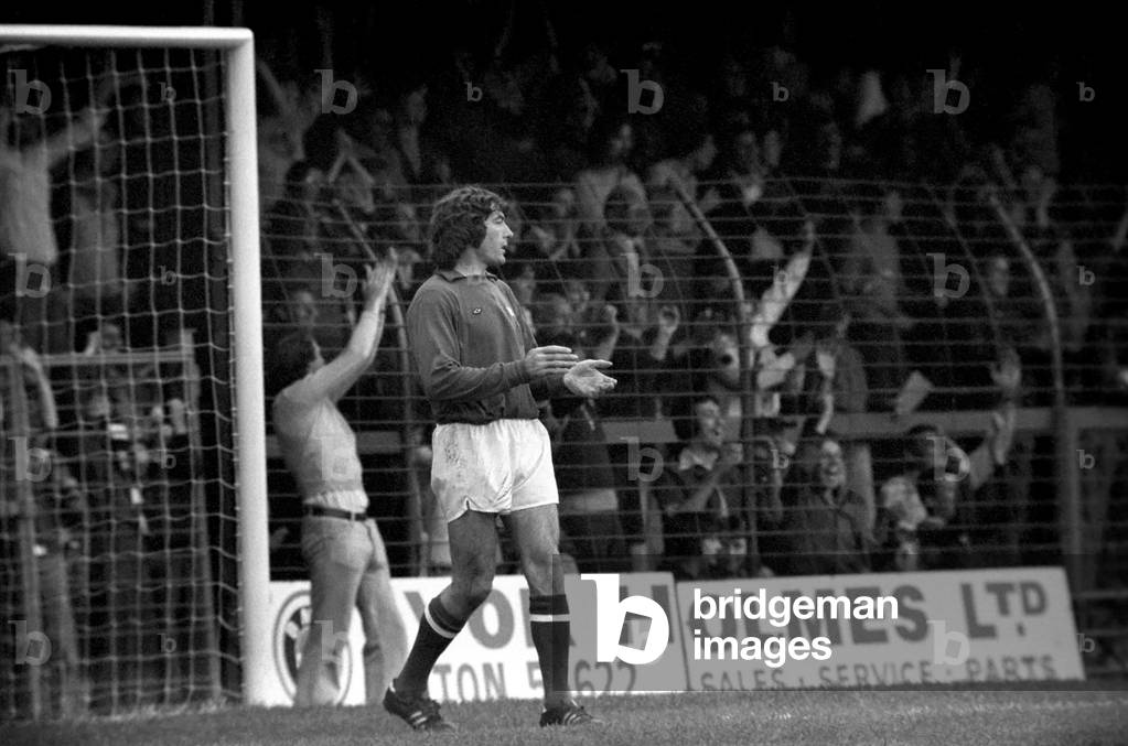 Luton Town. vs. Arsenal. Pat Jennings, August 1977 (photo)