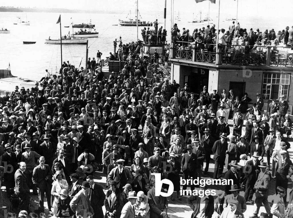 Crowds at the starting time of the Schneider Trophy Race September 1931