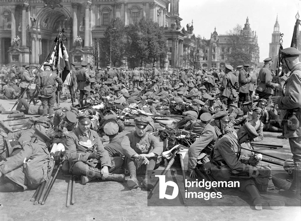 About 80 000 members of the World War One veterans paramilitary group 