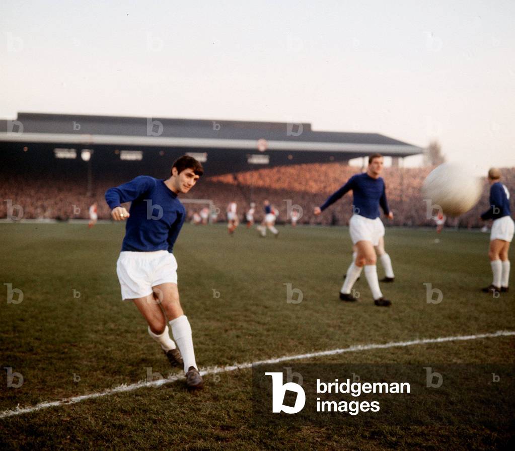 George Best 1964 Manchester United football (photo)