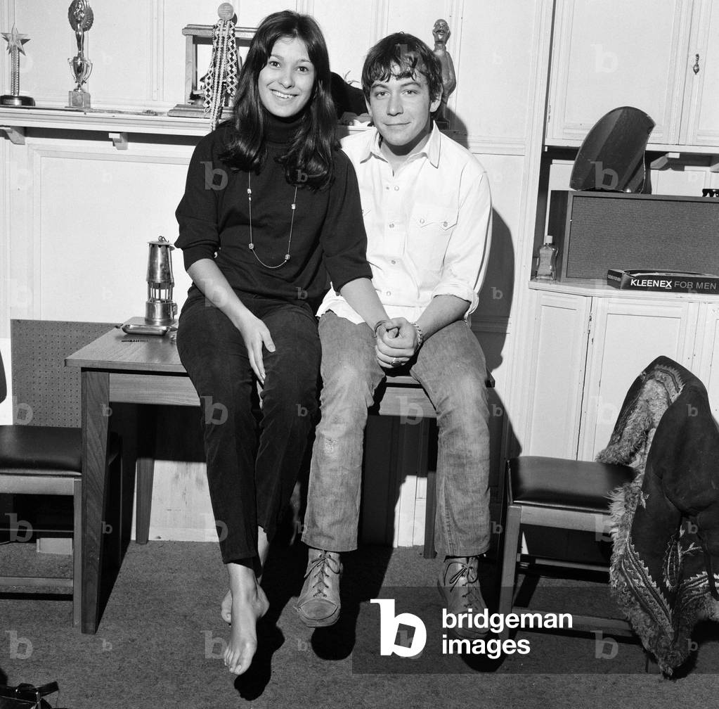 Eric Burdon, lead singer of British rock group The Animals, pictured with his fiancee, model Angie King. 6th September 1967 (b/w photo)