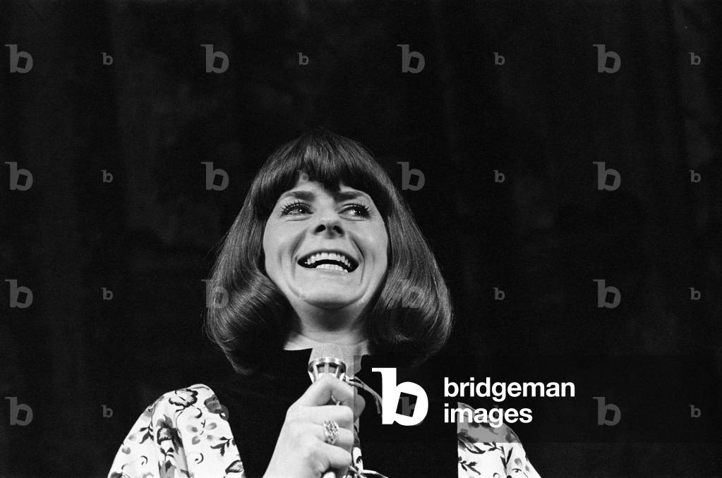 Pam Ayres performs at Bristol Hippodrome. 6th April 1977 (b/w photo)