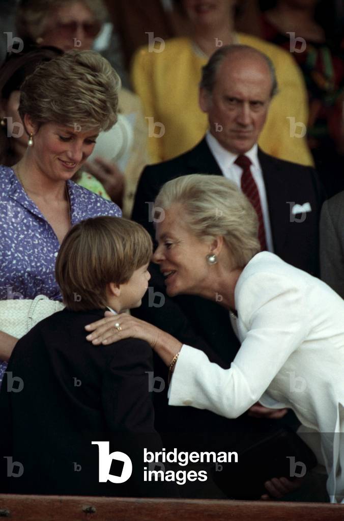 Wimbledon Ladies Final, Princess Diana watches the Duchess of Kent talking to Prince William, 6th July 1991 (photo)