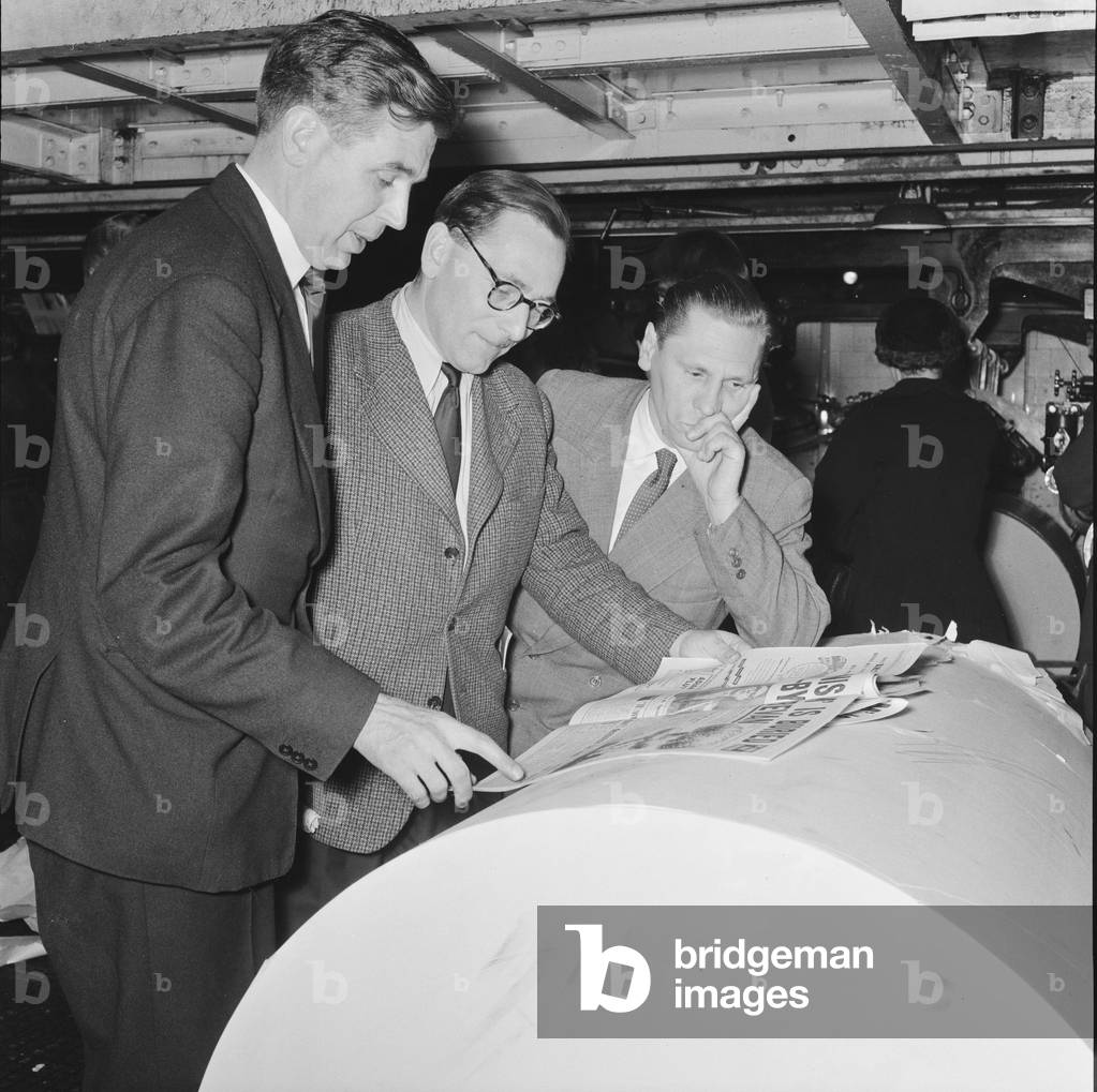 Daily Mirror Editorial Department 9th October 1957 (b/w photo)