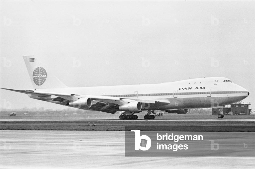 The arrival of the first Boeing 747 'Jumbo Jet' at Heathrow Airport. The aircraft had been delayed for three hours in New York where one of the fan jet engines had been giving trouble and had to be replaced. The aircraft carried over 300 employees of the airline Pan-Am, on this proving flight before the plane enter normal service. 12/01/1970 (b/w photo)